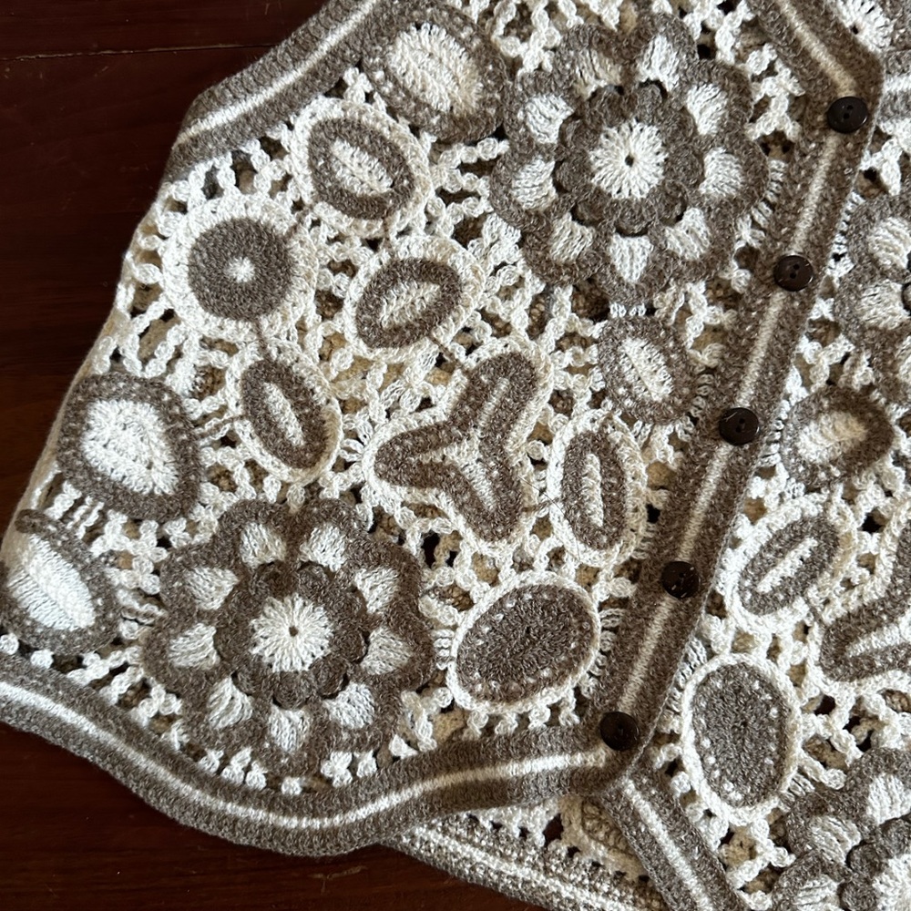 Crochet Floral Beige Vest - Picture 2 of 3